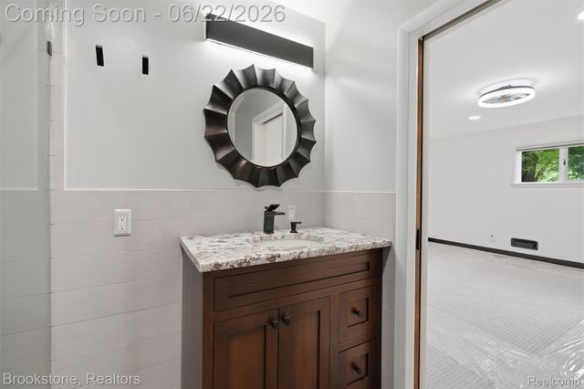 4190 Valley Forge Road, Bloomfield Hills, MI 48301