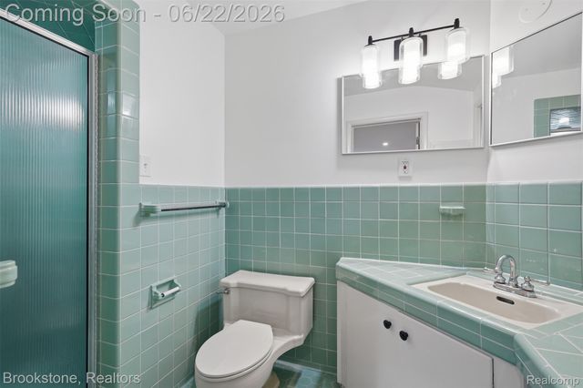 4190 Valley Forge Road, Bloomfield Hills, MI 48301