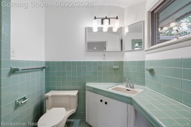 4190 Valley Forge Road, Bloomfield Hills, MI 48301