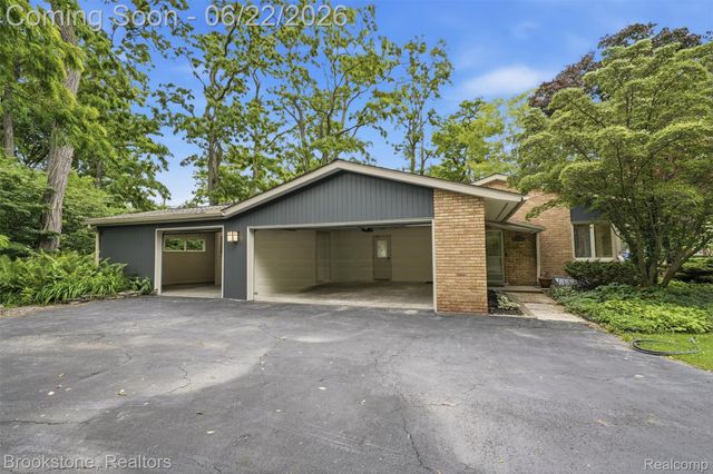 4190 Valley Forge Road, Bloomfield Hills, MI 48301