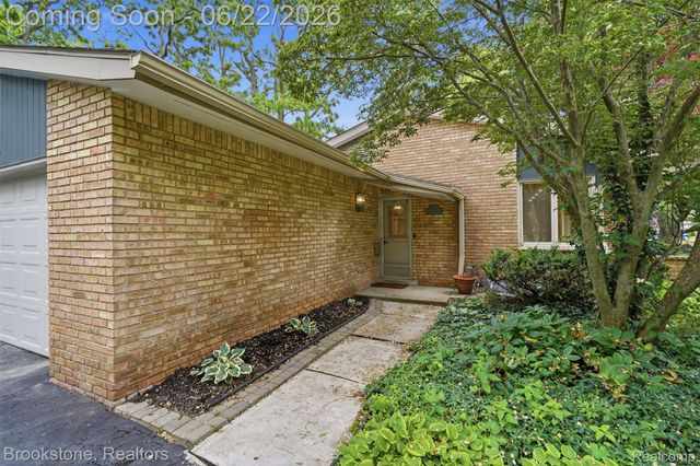 4190 Valley Forge Road, Bloomfield Hills, MI 48301