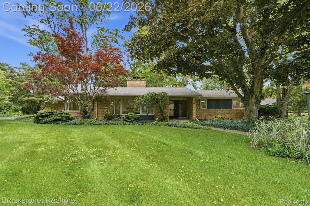 4190 Valley Forge Road, Bloomfield Hills, MI 48301