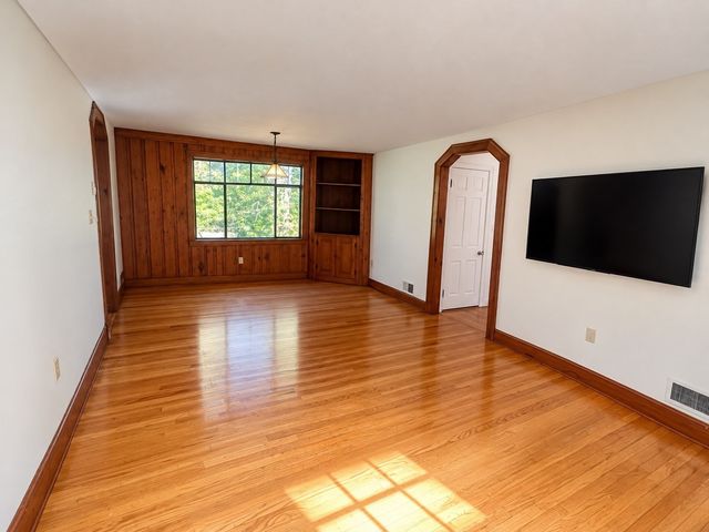 47 Wood St., Lexington, MA 02421
