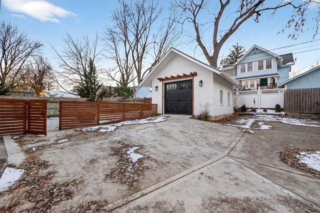 7414 Jarboe Street, Kansas City, MO 64114