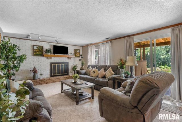 5260 RIVER VIEW Road, Riverton, IL 62561