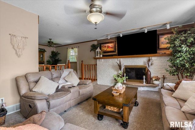 5260 RIVER VIEW Road, Riverton, IL 62561