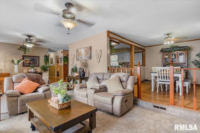 5260 RIVER VIEW Road, Riverton, IL 62561