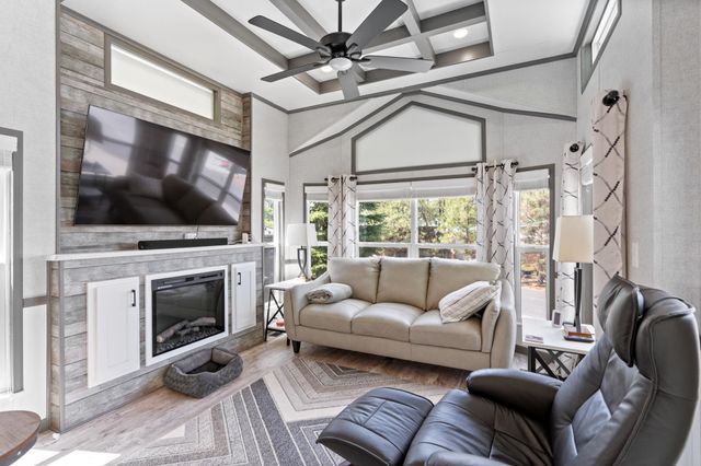 137 S TALL PINE Loop, Usk, WA 99180