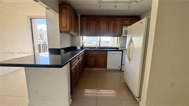 17021 N Bay Road 1015, Sunny Isles Beach, FL 33160