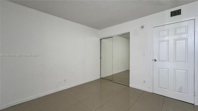17021 N Bay Road 1015, Sunny Isles Beach, FL 33160