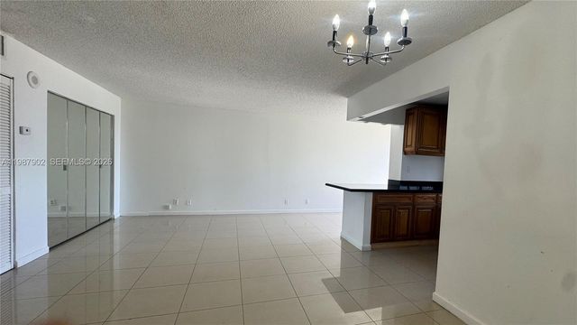 17021 N Bay Road 1015, Sunny Isles Beach, FL 33160