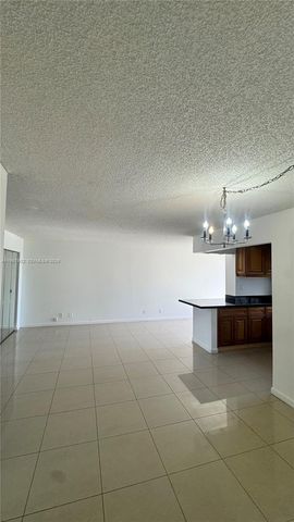 17021 N Bay Road 1015, Sunny Isles Beach, FL 33160