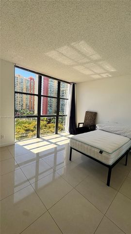 17021 N Bay Road 1015, Sunny Isles Beach, FL 33160