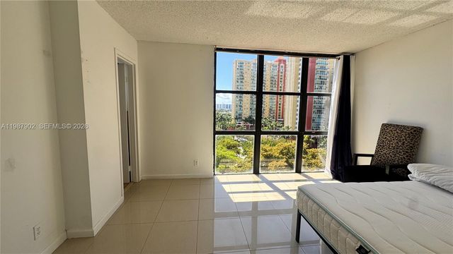 17021 N Bay Road 1015, Sunny Isles Beach, FL 33160