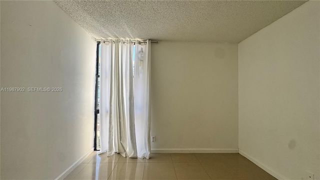 17021 N Bay Road 1015, Sunny Isles Beach, FL 33160