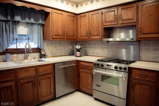 4 Hickory Ln, Readington Twp., NJ 08889