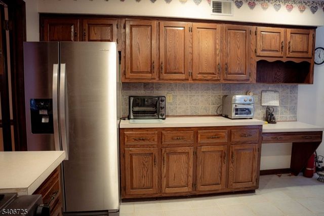 4 Hickory Ln, Readington Twp., NJ 08889