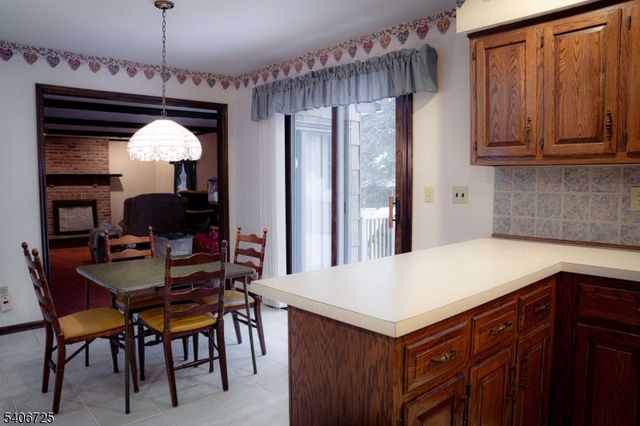 4 Hickory Ln, Readington Twp., NJ 08889