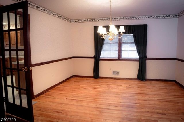 4 Hickory Ln, Readington Twp., NJ 08889