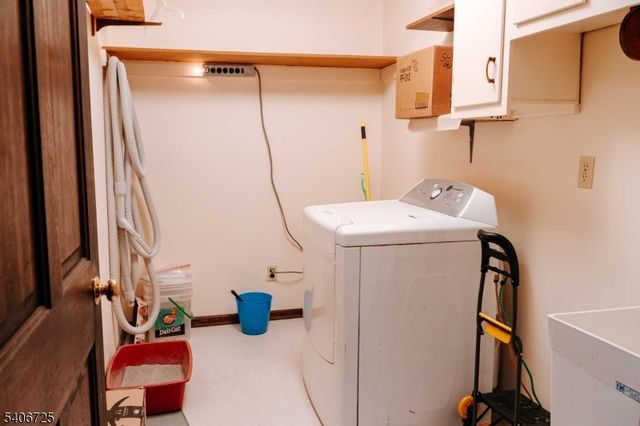 4 Hickory Ln, Readington Twp., NJ 08889