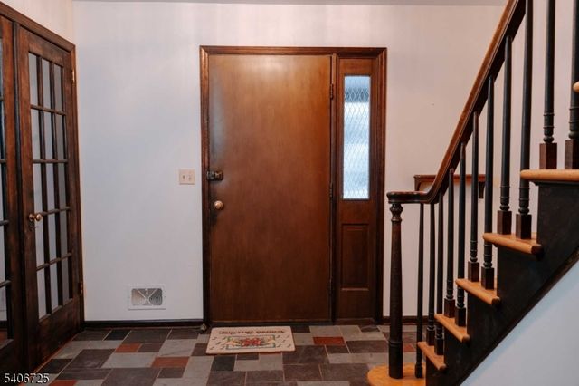 4 Hickory Ln, Readington Twp., NJ 08889