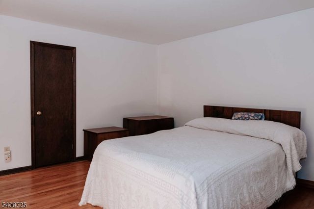 4 Hickory Ln, Readington Twp., NJ 08889