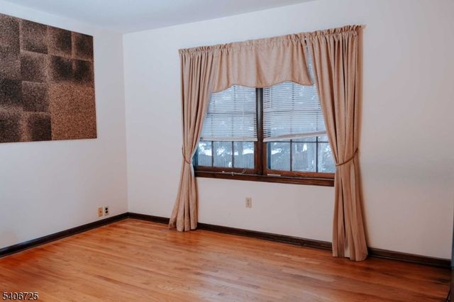 4 Hickory Ln, Readington Twp., NJ 08889