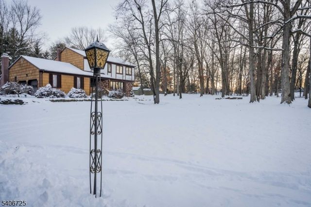 4 Hickory Ln, Readington Twp., NJ 08889