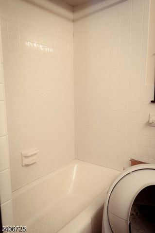 4 Hickory Ln, Readington Twp., NJ 08889