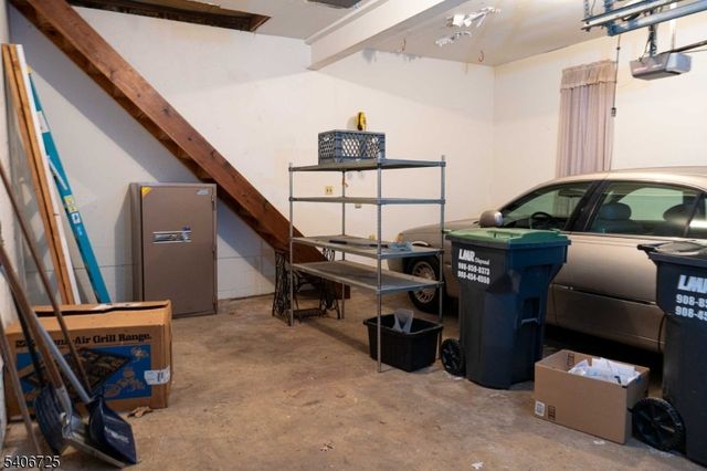 4 Hickory Ln, Readington Twp., NJ 08889