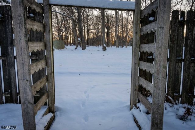 4 Hickory Ln, Readington Twp., NJ 08889