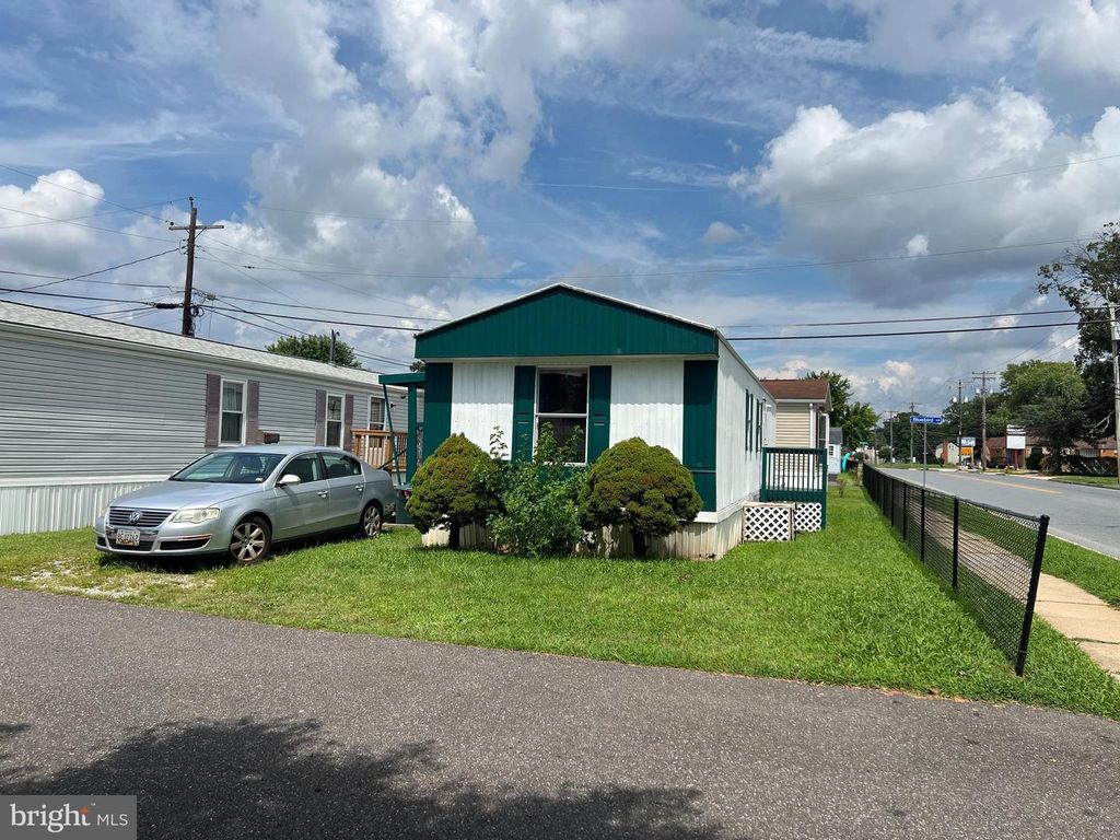 12 CARDINAL LN, Essex, MD 21221