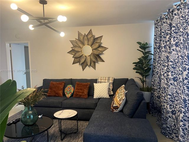 5225 Collins Ave 914, Miami Beach, FL 33140