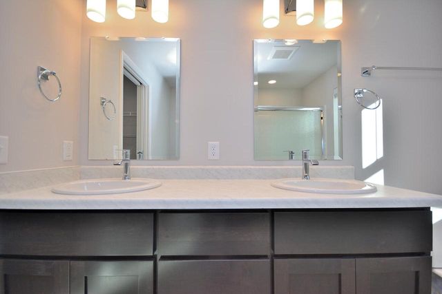 1007 Elderberry ROAD, Oconomowoc, WI 53066