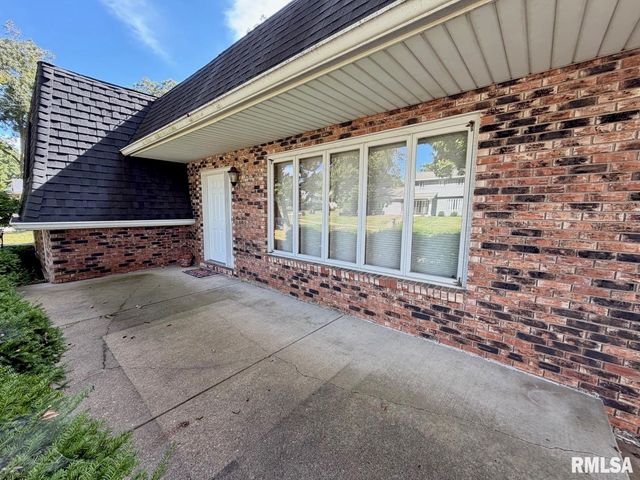 4804 W KNOBOAK Drive, Peoria, IL 61615