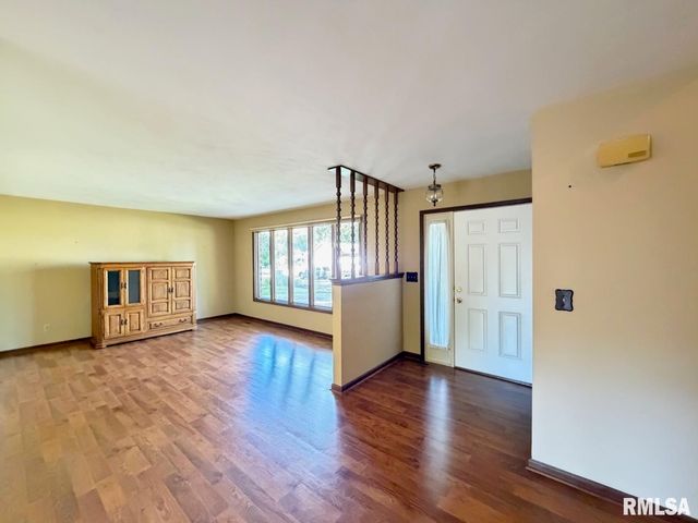 4804 W KNOBOAK Drive, Peoria, IL 61615