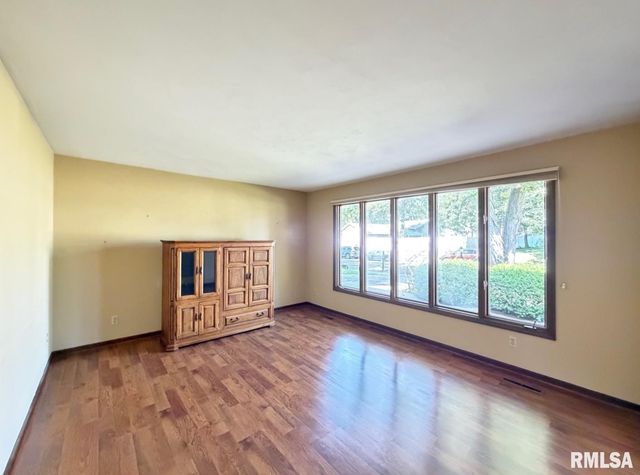 4804 W KNOBOAK Drive, Peoria, IL 61615
