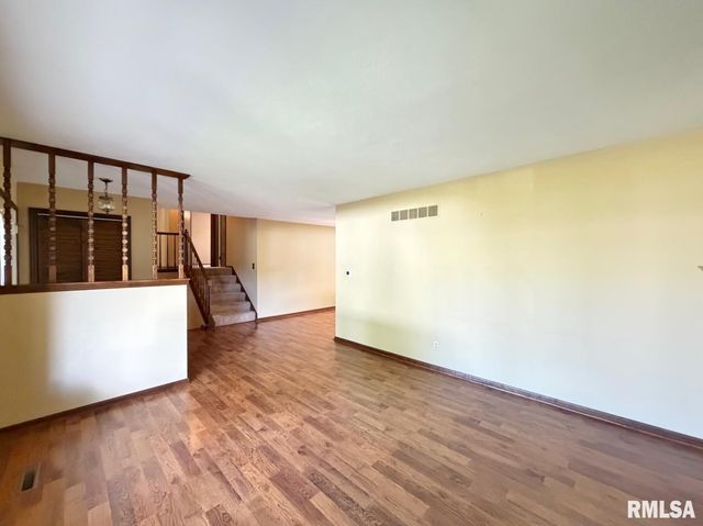 4804 W KNOBOAK Drive, Peoria, IL 61615
