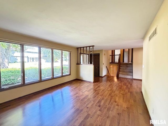 4804 W KNOBOAK Drive, Peoria, IL 61615
