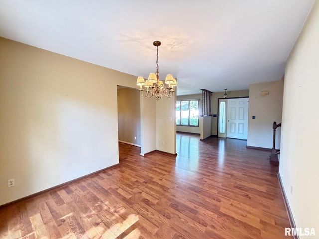 4804 W KNOBOAK Drive, Peoria, IL 61615