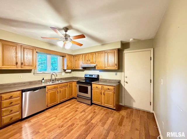 4804 W KNOBOAK Drive, Peoria, IL 61615