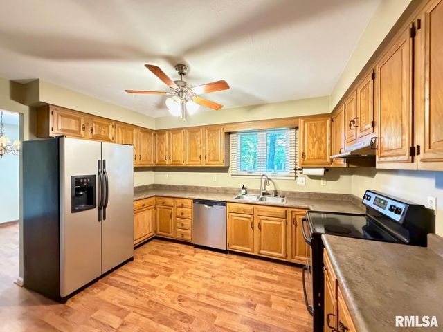 4804 W KNOBOAK Drive, Peoria, IL 61615