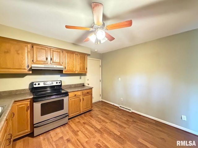 4804 W KNOBOAK Drive, Peoria, IL 61615