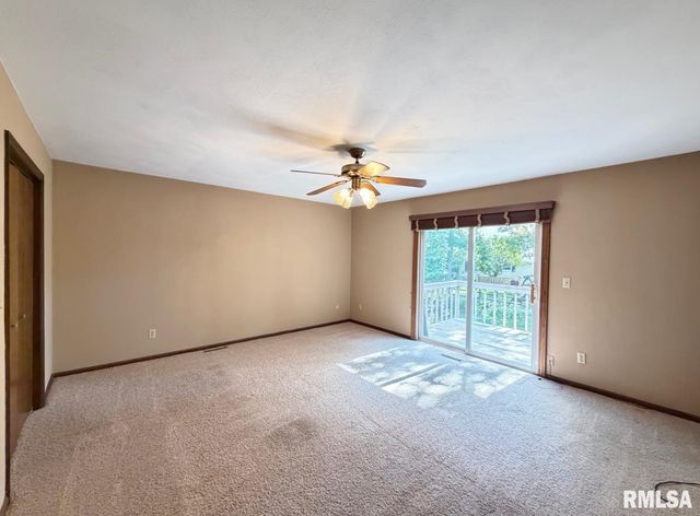 4804 W KNOBOAK Drive, Peoria, IL 61615