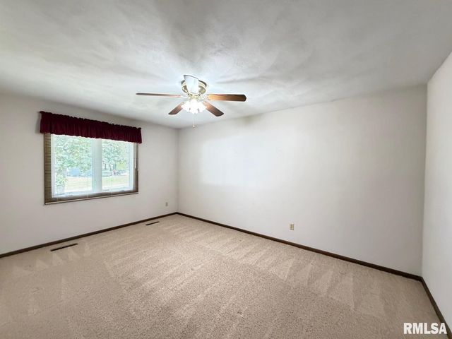 4804 W KNOBOAK Drive, Peoria, IL 61615