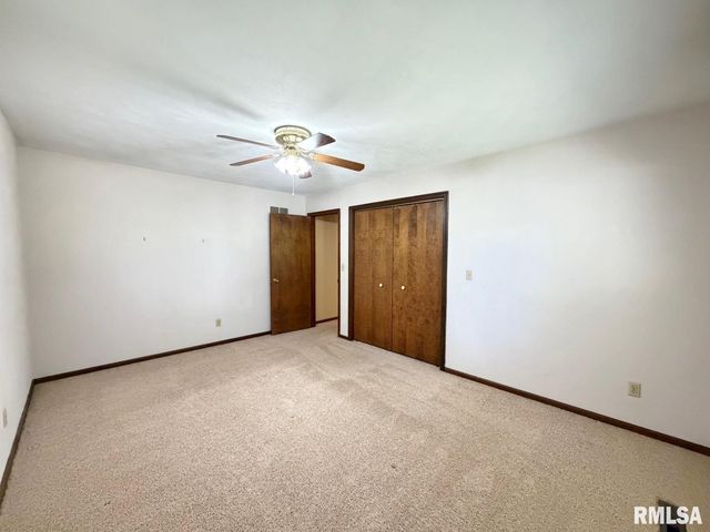 4804 W KNOBOAK Drive, Peoria, IL 61615
