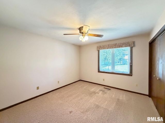 4804 W KNOBOAK Drive, Peoria, IL 61615
