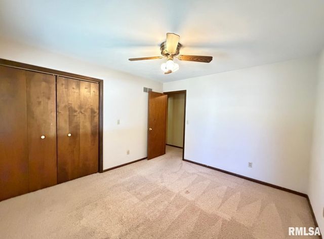 4804 W KNOBOAK Drive, Peoria, IL 61615