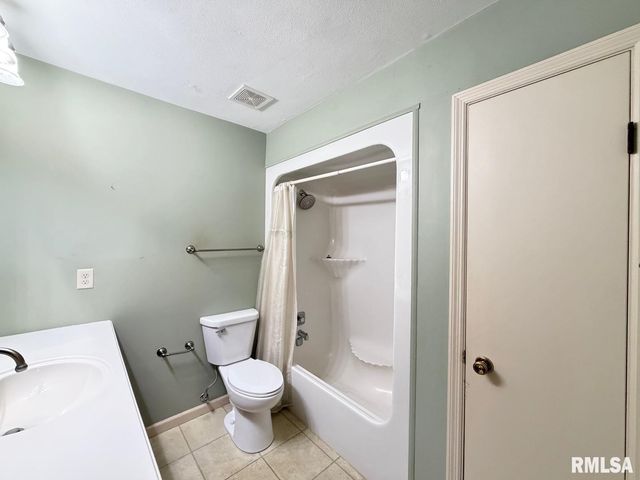 4804 W KNOBOAK Drive, Peoria, IL 61615