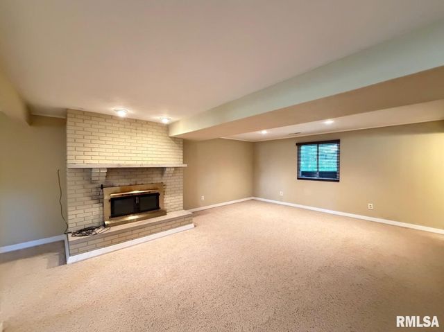4804 W KNOBOAK Drive, Peoria, IL 61615